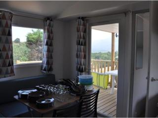 Mobil-home confortable avec terrasse pour 4 personnes - API-1-52-396 - 9