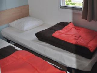 Mobil-home confortable avec terrasse pour 4 personnes - API-1-52-396 - 7