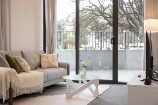 Sunny Lyneham Stay, Courtyard, Gym n Parking - - 4