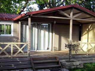 Charmant Chalet avec Terrasse et 3 Chambres pour 6 Personnes - API-1-52-531 - Noves - 0