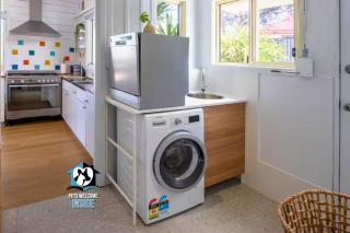 Retro Coastal Retreat with Vintage Style Sleeps 7 - Port Elliot - 1