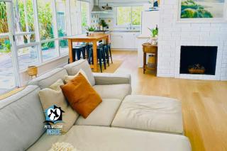 Retro Coastal Retreat with Vintage Style Sleeps 7 - Port Elliot - 9
