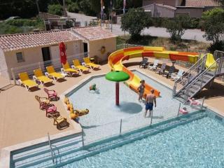 Mobil-home avec terrasse pour 4 personnes - API-1-52-731 - 2