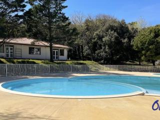 Studio avec Terrasse au Camping Les Sables Vignier - API-1-52-749 - 2