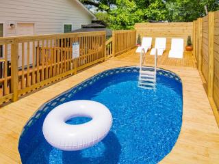 Venetian Beds, Outdoor Barrel Sauna, Hot tub, Cold Plunge - 4