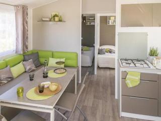 Mobil-home avec terrasse pour 5 personnes, 2 chambres - API-1-52-791 - Seillac - 2