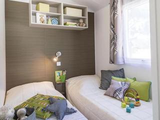 Mobil-home avec terrasse pour 5 personnes, 2 chambres - API-1-52-791 - Seillac - 1