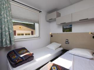 Mobil home spacieux avec terrasse pour 8 personnes - API-1-52-793 - 2