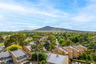 Modern CBD Stay w 2 Car Spaces,Super Central - 5