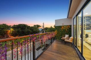 Casa Verde Balcony Sleeps 10 4BR Free Prkg - 7