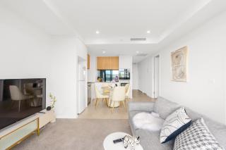 Cozy Lyneham Retreat, Views, Gym n Free Parking - 9