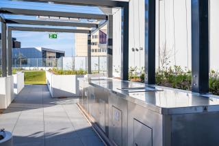 Central Woden Retreat, Shops, Parking, Hospital - 8