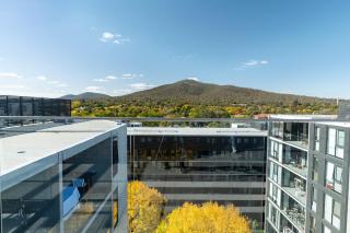 Elegant CBD Stay, Comfort n Style Apt w Parking - 2