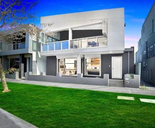 Lakeview Luxury - Caroline Springs - 0