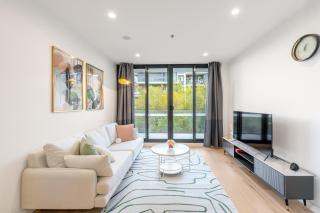 Mountain View Retreat w Tub n Tranquility in CBD - 0