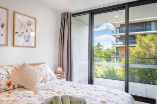 Mountain View Retreat w Tub n Tranquility in CBD - 9