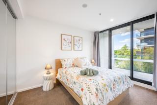 Mountain View Retreat w Tub n Tranquility in CBD - 2