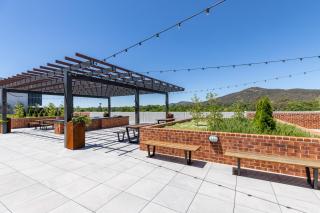 Prime 2BR Apt w Parking n Rooftop BBQ Near ANU - 5