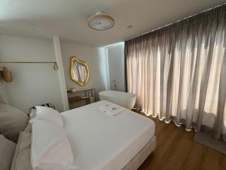 Oikos Sani Suites - 8