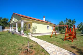 Holiday Home Freeda - 8