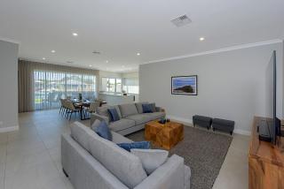 A Waterside Paradise Geographe's Hidden Oasis - 0