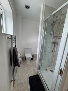 Elegant & Modern 3 bed home with free parking & WiFi - sleeps 8 - 5
