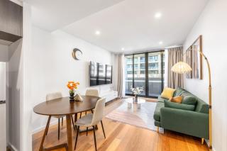 Central Comfort ,CBD 2BR w Free Parking, Wifi - 2