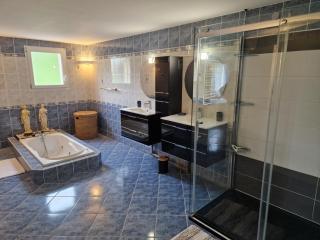 villa spacieuse avec piscine, jacuzzi - 3