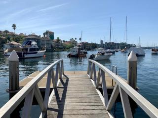 Harbourside stay in Kirribilli, with Opera House glimpses - 9