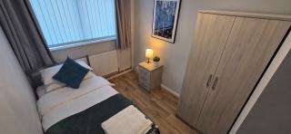 4 Bedroom Flat - Sleeps 5 - Free Parking & Wifi - Warwickshire - Warwick - 2
