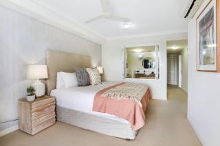 Waves & Wonders Ocean view apartment - Trinity Beach - 1