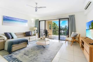 Waves & Wonders Ocean view apartment - Trinity Beach - 0