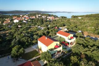 Villa Gaby with Heated Pool - Božava - 9