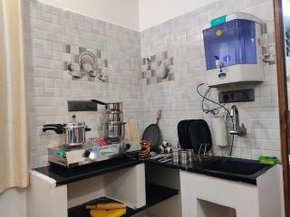 1BHK Opposite Mysore zoo, Kamadhenu Homestay - Mysore - 8