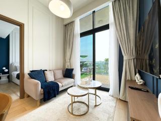 Exquisite 2BR Oasis w Pool View in Meydan - Dubai - 8