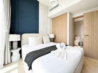 Exquisite 2BR Oasis w Pool View in Meydan - 5