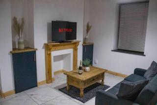 Spacious & Comfortable 2-bedroom home - 5
