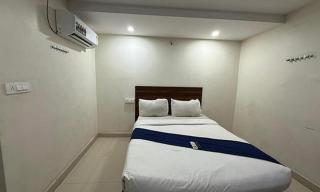 FabHotel Blue Diamond - Kondapur - 1