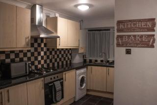 Business friendly 3BR home - King size beds & Centrally located - Swansea - 5