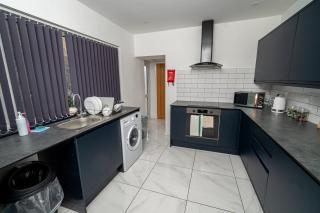 Spacious 3 Bed Home in the heart of Swansea - 9