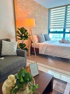Chic 1-BR at Uptown BGC - 1