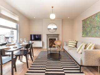 Beautiful Unique 2BR - Richmond near Transport Pass The Keys - 0