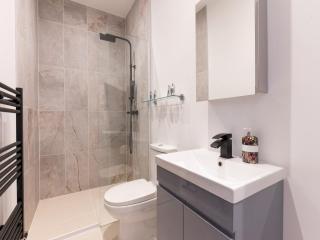 Elegant St Margarets 1BR near Transport London Pass the Keys - 6