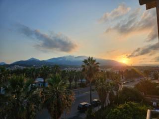 Sunny apartment 100 meters from the sea - 5