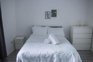 New - 6 Bedrooms, 3 Bathrooms, Double Kitchen, with private parking in Central Swansea - Swansea - 7