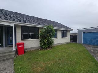 Home away from home 4 bedroom 2 bathrooms - Upper Hutt - 1