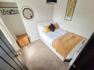 Explore Swansea! 4-Bed Delhi St Stay - Swansea - 0