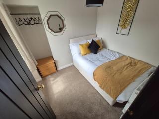 Explore Swansea! 4-Bed Delhi St Stay - Swansea - 5
