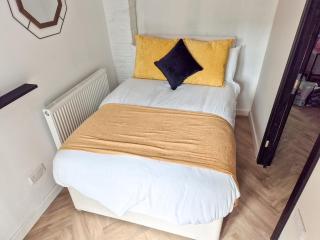 Explore Swansea! 4-Bed Delhi St Stay - Swansea - 6