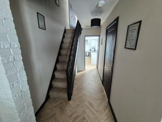 Explore Swansea! 4-Bed Delhi St Stay - Swansea - 7